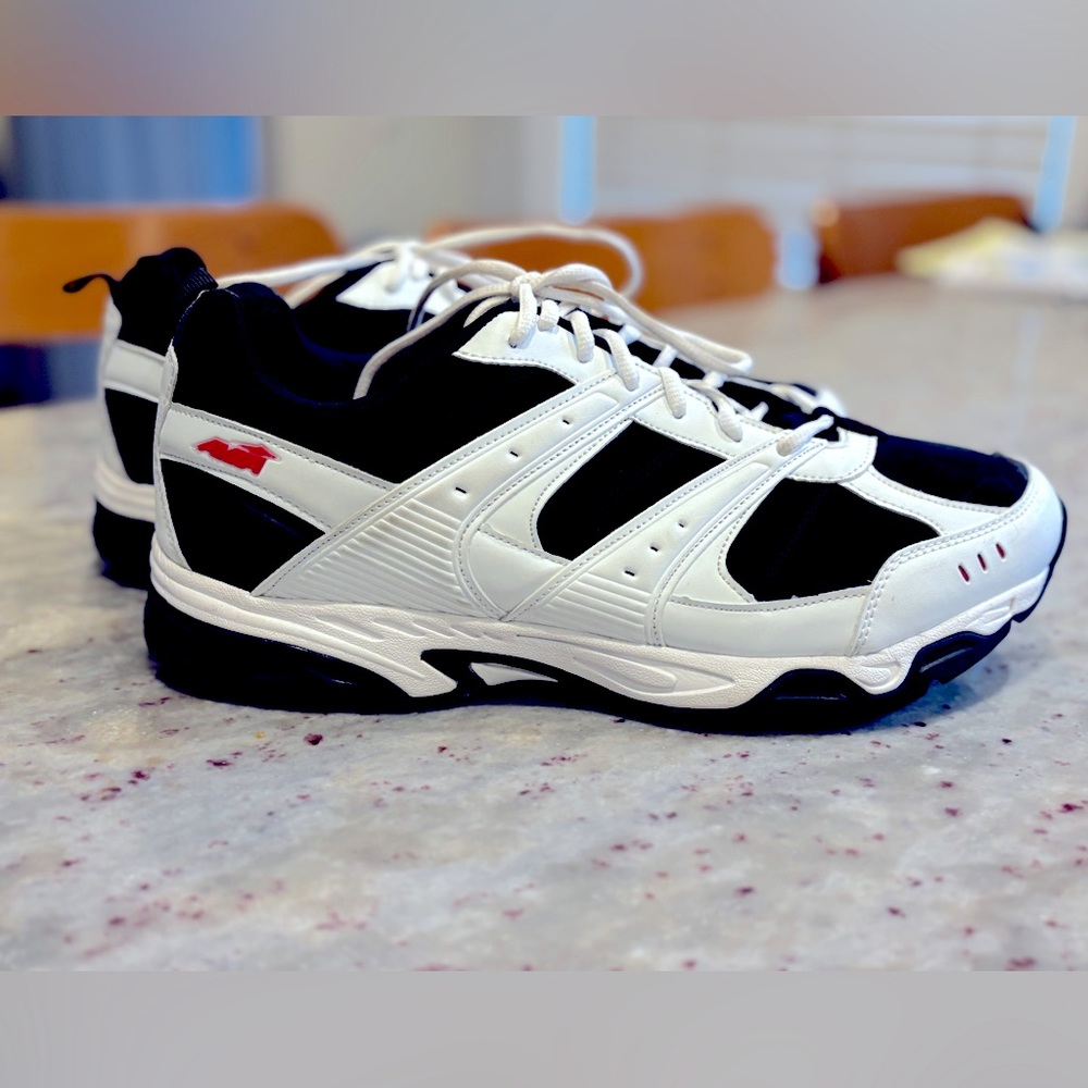 Men’s Avia Avi-Verge cross train sneakers - like new